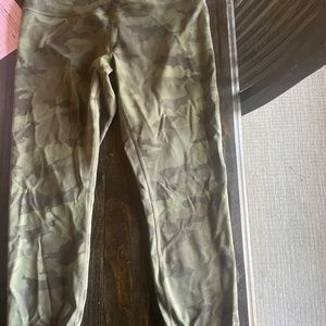 Size 12 camo capri Lululemon leggings.